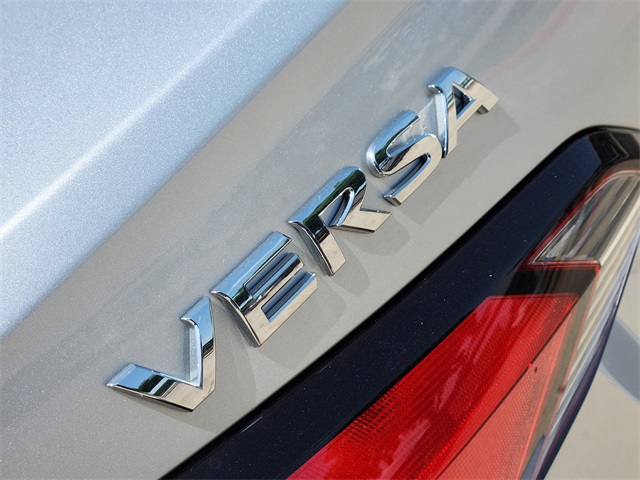 Vehicle image 20 of 21