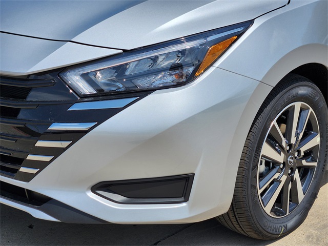 Vehicle image 17 of 21