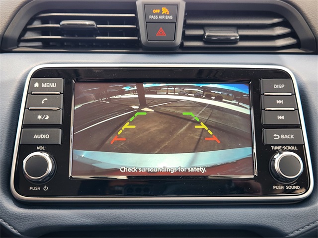 Vehicle image 14 of 22