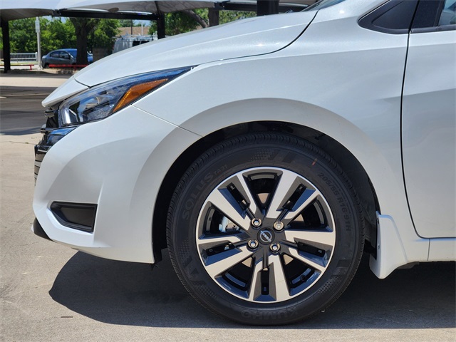Vehicle image 7 of 22