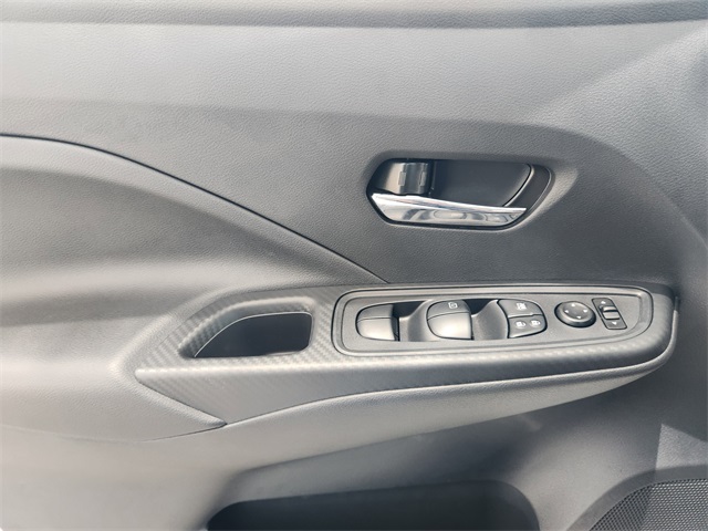 Vehicle image 18 of 22