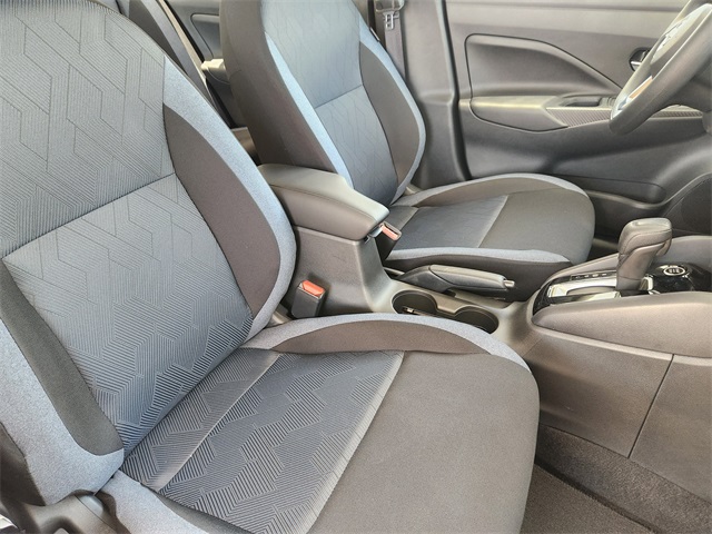 Vehicle image 10 of 22