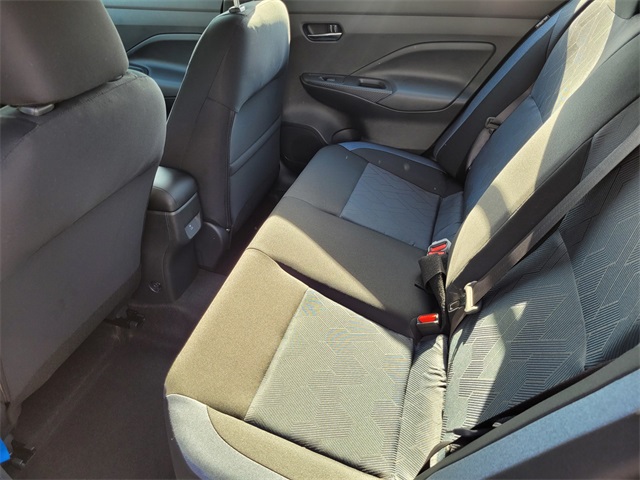 2025 Nissan Versa SV Image 4 of 10