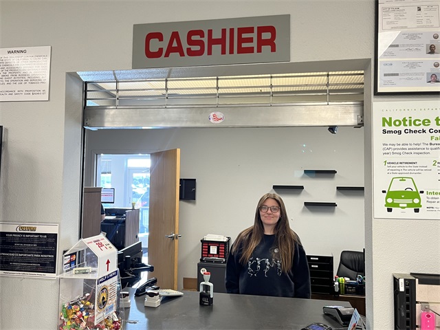 2025 Nissan Versa SV Image 9 of 10