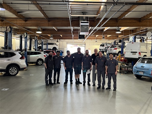 2025 Nissan Versa SV Image 7 of 10