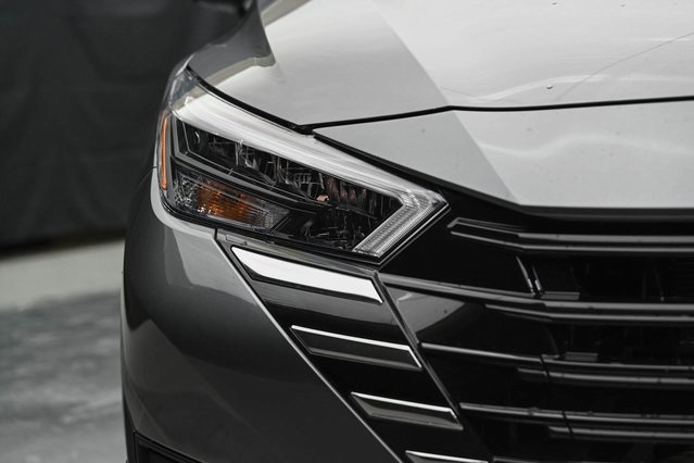 Vehicle image 9 of 32
