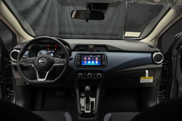 Vehicle image 21 of 32
