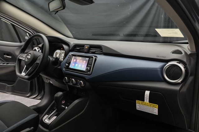 Vehicle image 17 of 32