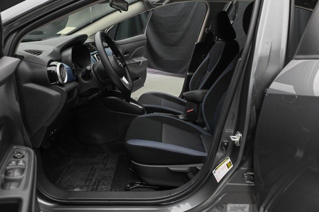 Vehicle image 24 of 32