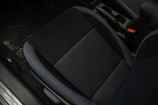 Vehicle image 25 of 32