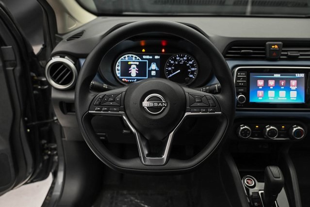 Vehicle image 22 of 32