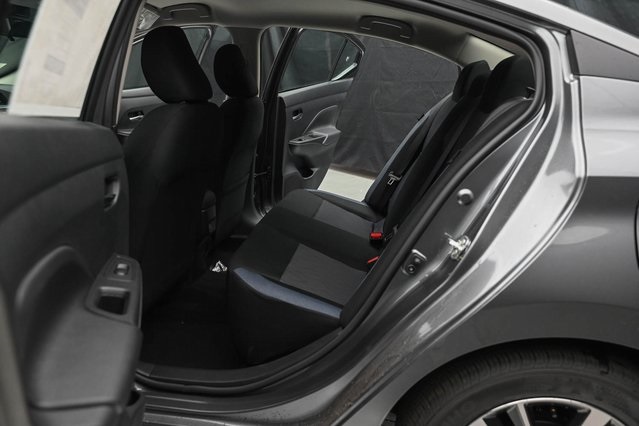 Vehicle image 20 of 32