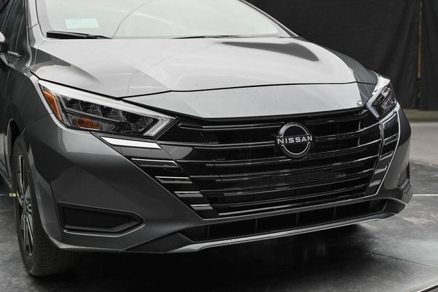 Vehicle image 8 of 32