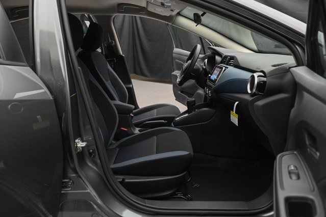 Vehicle image 15 of 32