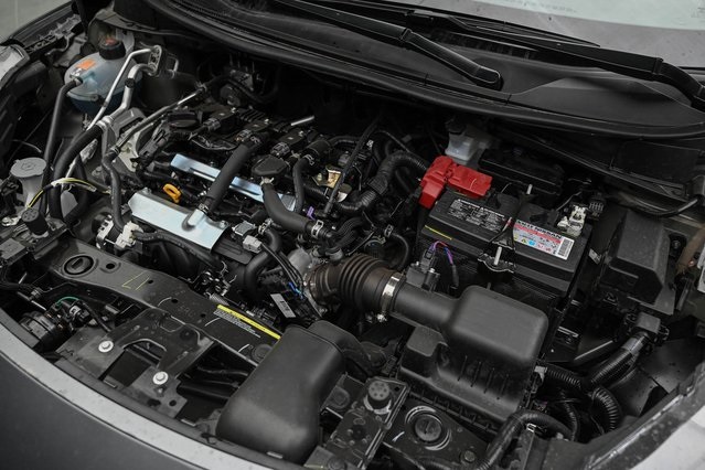 Vehicle image 27 of 32