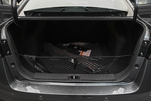 Vehicle image 19 of 32