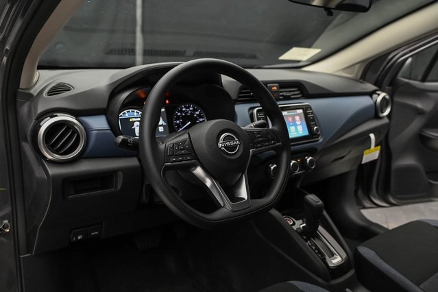 Vehicle image 26 of 32