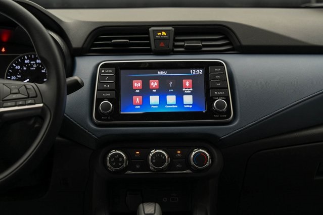 Vehicle image 23 of 32