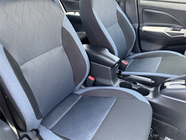 Vehicle image 8 of 21