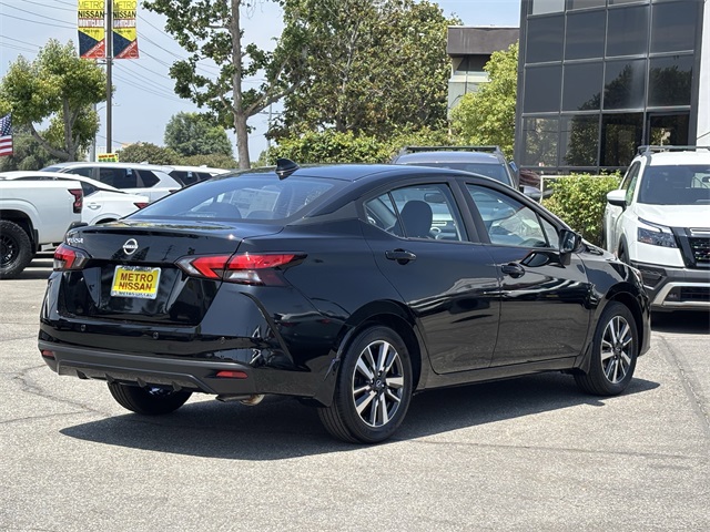 Vehicle image 4 of 21