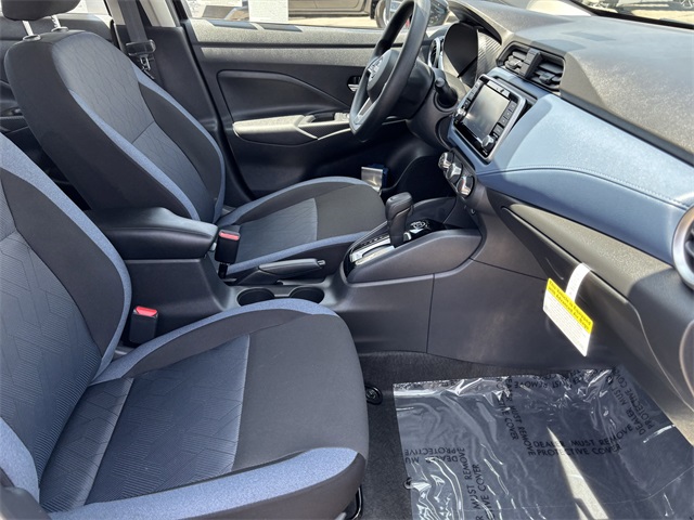 Vehicle image 9 of 21