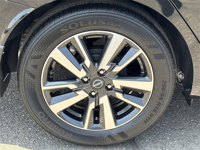 Vehicle image 7 of 21