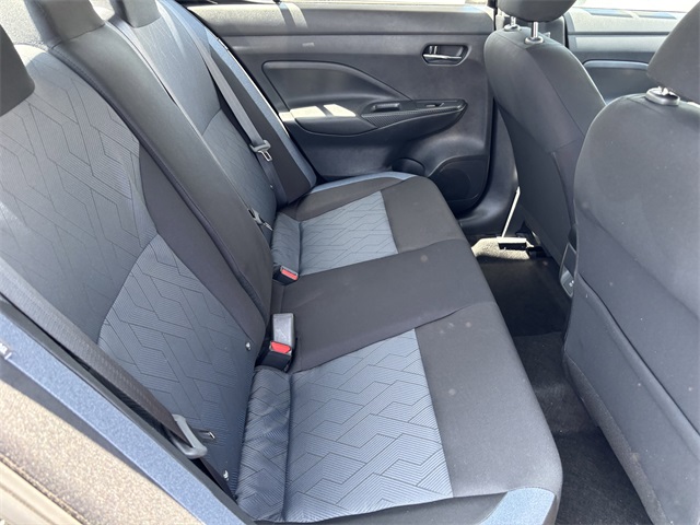 Vehicle image 11 of 21