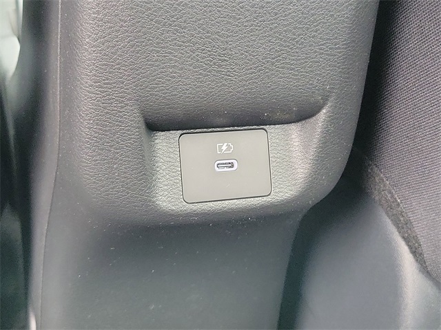Vehicle image 18 of 25
