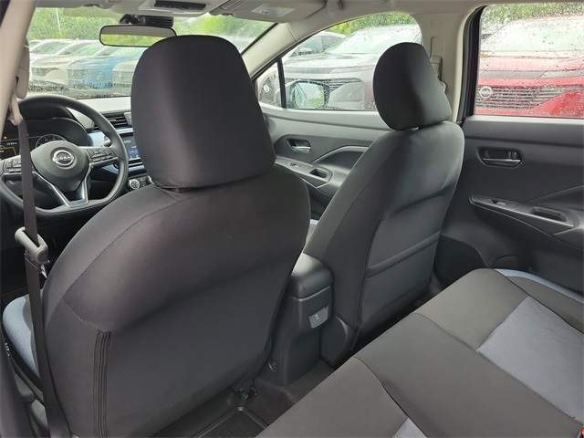 Vehicle image 8 of 25