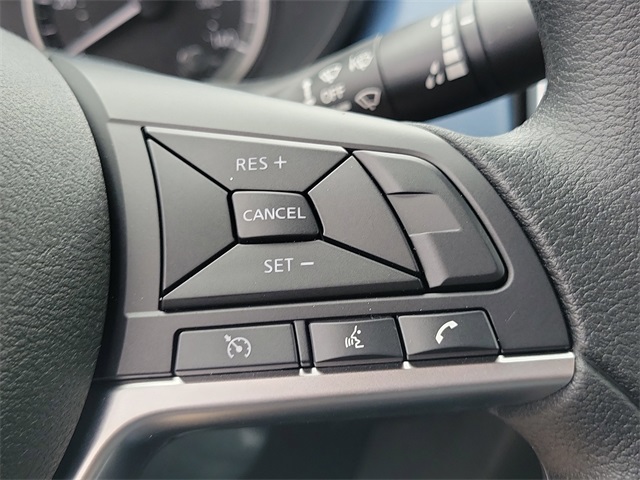 Vehicle image 23 of 25
