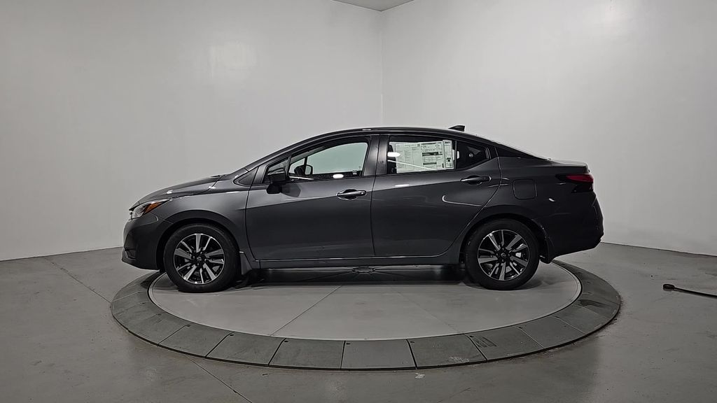 2025 Nissan Versa SV Image 8 of 28