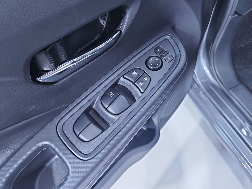 2025 Nissan Versa SV Image 28 of 28
