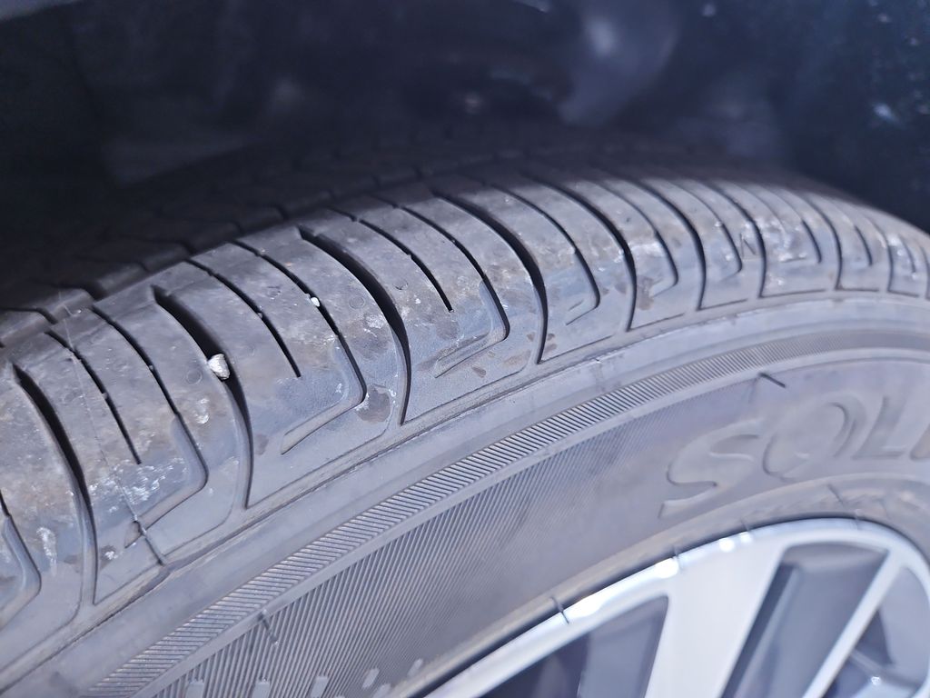 2025 Nissan Versa SV Image 11 of 28