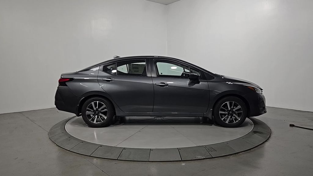 2025 Nissan Versa SV Image 4 of 28