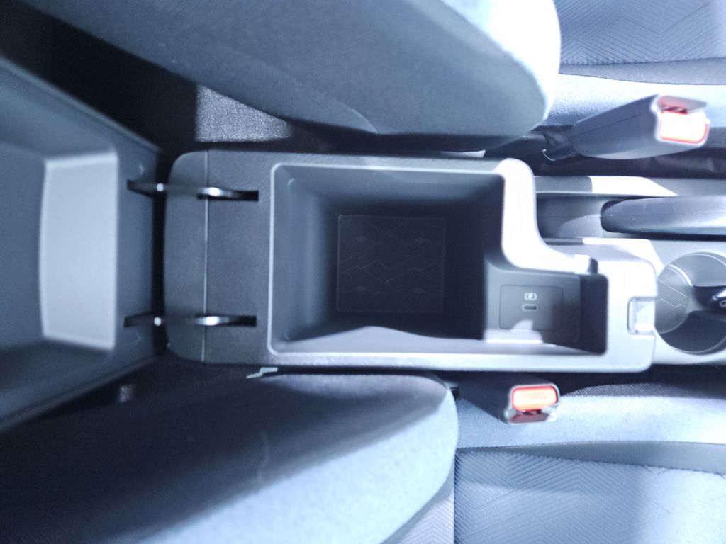 2025 Nissan Versa SV Image 25 of 28