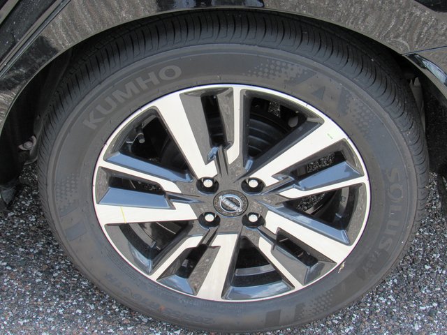 2025 Nissan Versa SV Image 17 of 36