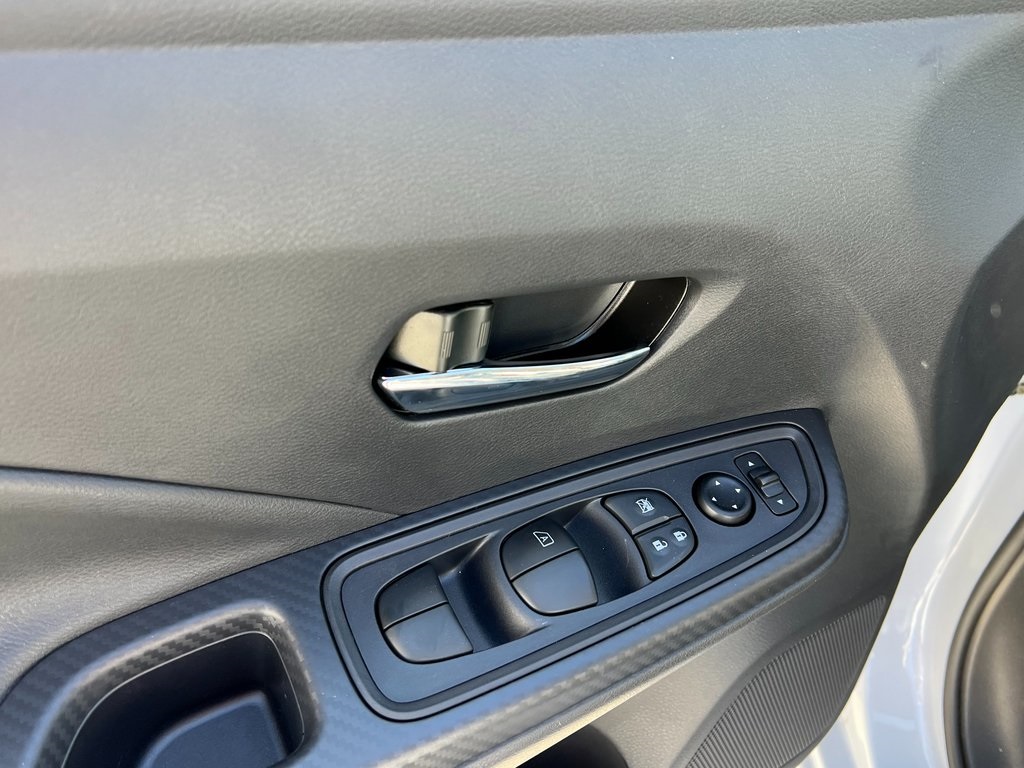 Vehicle image 21 of 22