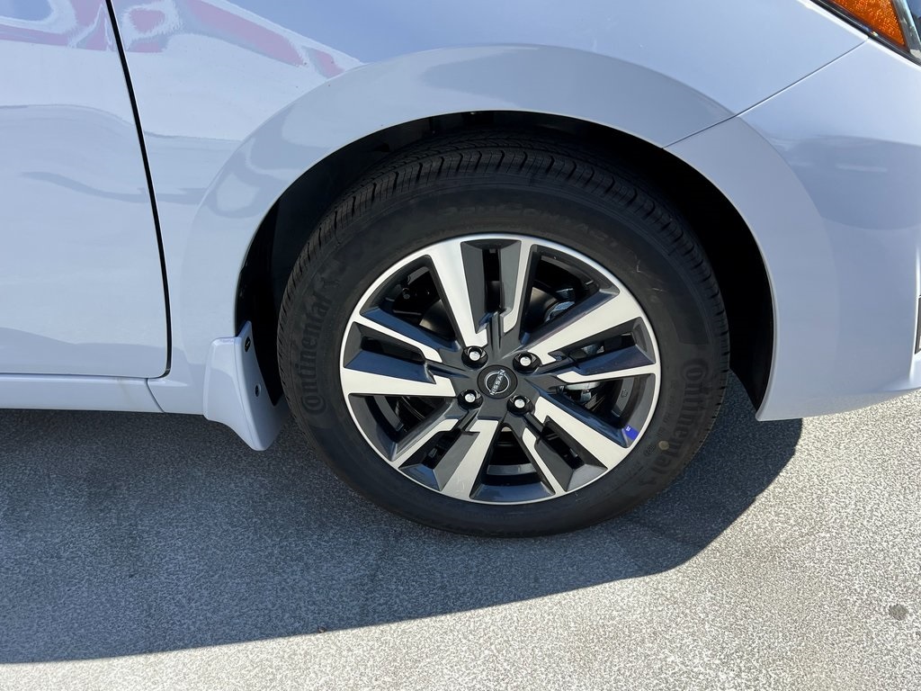 Vehicle image 10 of 22