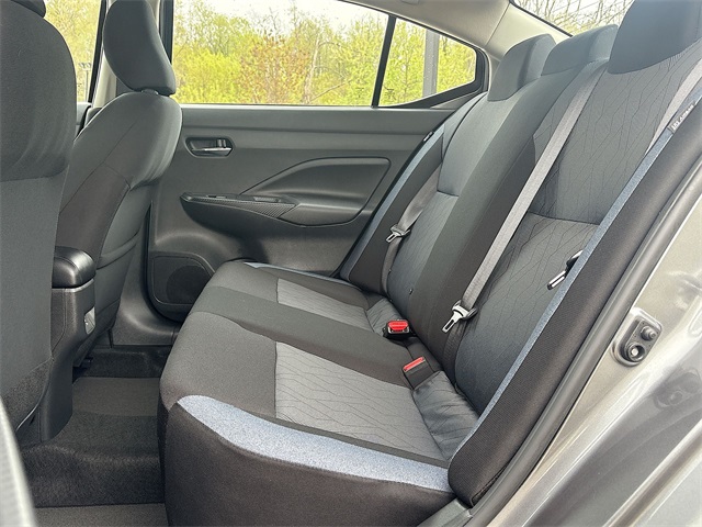 Vehicle image 22 of 40