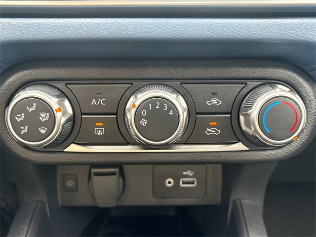 Vehicle image 19 of 40