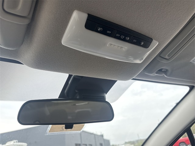 Vehicle image 37 of 40
