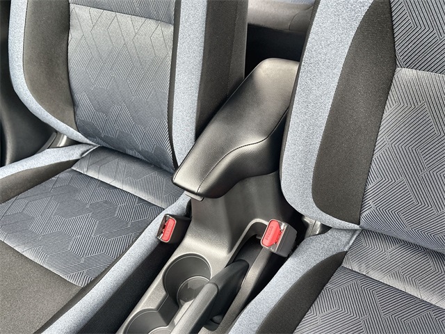 Vehicle image 21 of 40