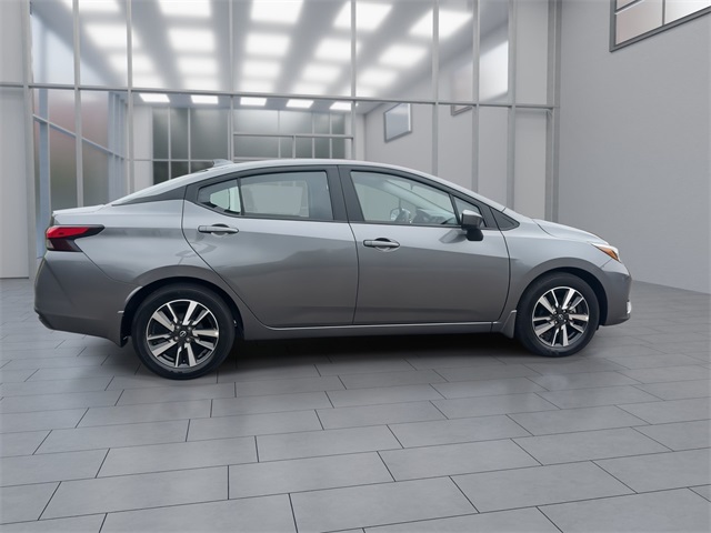 Vehicle image 5 of 40