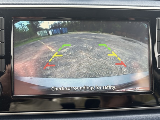 Vehicle image 18 of 40