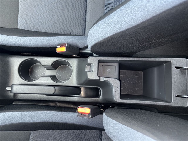 Vehicle image 35 of 40