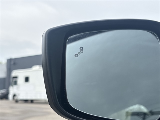 Vehicle image 28 of 40