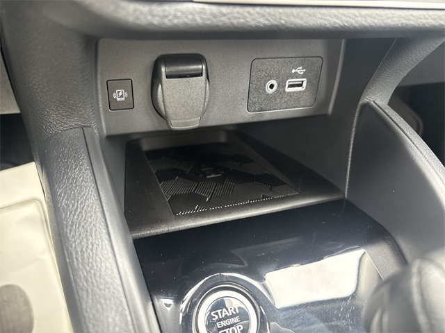 Vehicle image 34 of 40