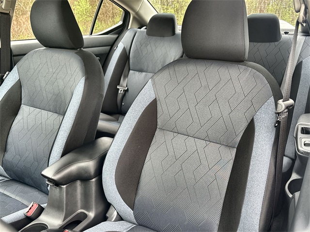 Vehicle image 12 of 40