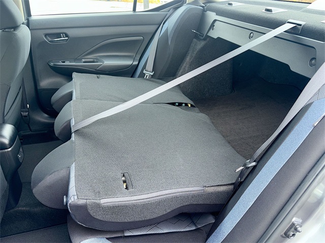 Vehicle image 29 of 40