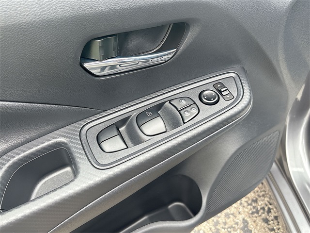 Vehicle image 14 of 40